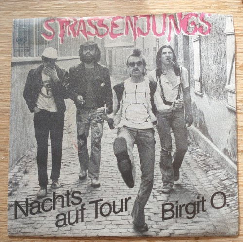 Strassenjungs nachts auf - -,